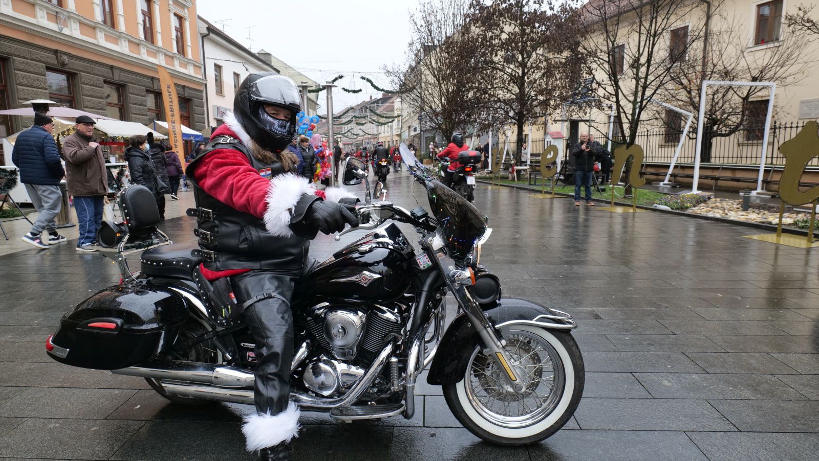 Foto mrazovi 2025 franjevački trg (5) motomrazovi Foto mrazovi 2025 franjevački trg (5) motomrazovi