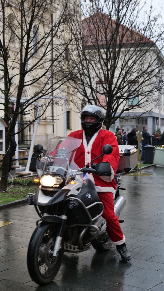 Foto mrazovi 2025 franjevački trg (9) Foto mrazovi 2025 franjevački trg (9)
