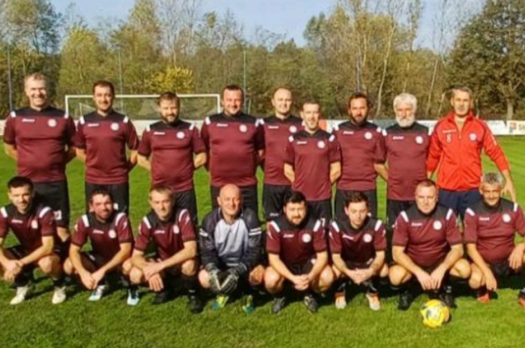 VIŠE OD NOGOMETA Veterani Hajduka Brezje pokazali snagu humanosti (9) VIŠE OD NOGOMETA Veterani Hajduka Brezje pokazali snagu humanosti (9)