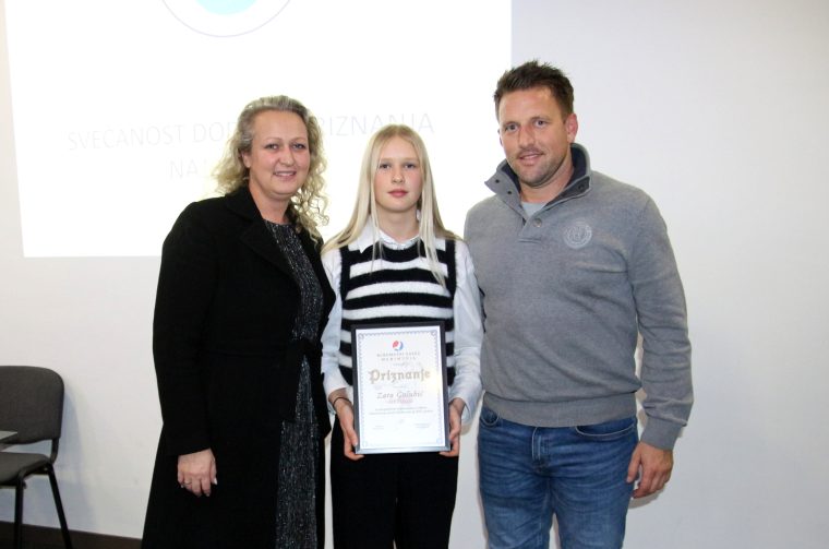 ZARA GOLUBIĆ ZARA GOLUBIĆ