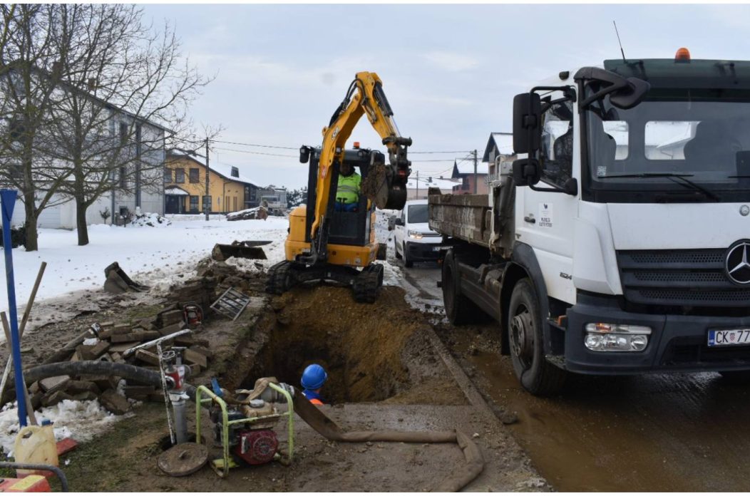 Belica puknuta vodovodna cijev