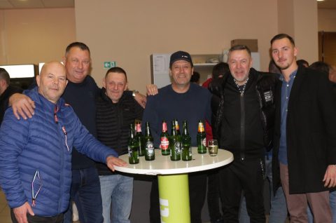 Prijatelji nogomet podturen