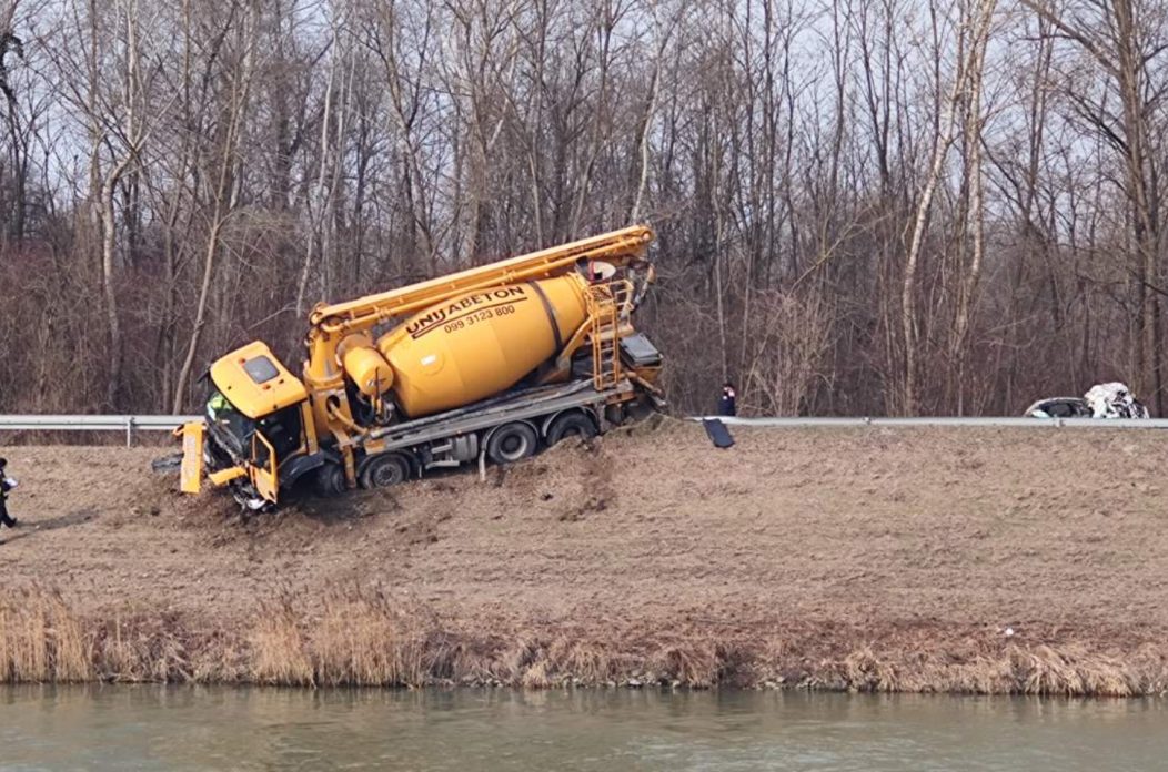 Prometna nesreća Otok (8)
