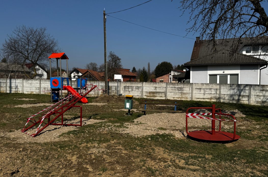 Knezovec (1) dječje igralište