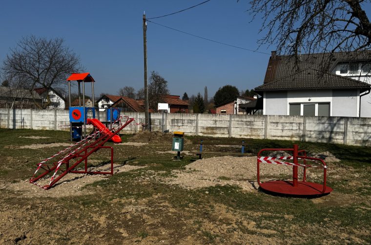 Knezovec (1) dječje igralište
