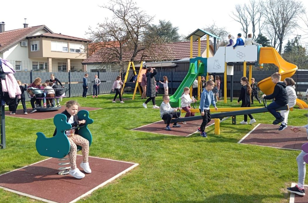 Općina Strahoninec – dječje igralište (5) Općina Strahoninec – dječje igralište (5)