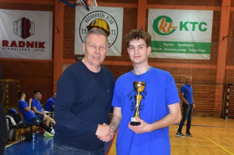 Pehar za 3. mjesto primio je dokapetan Međimurja Vedran Gašparić