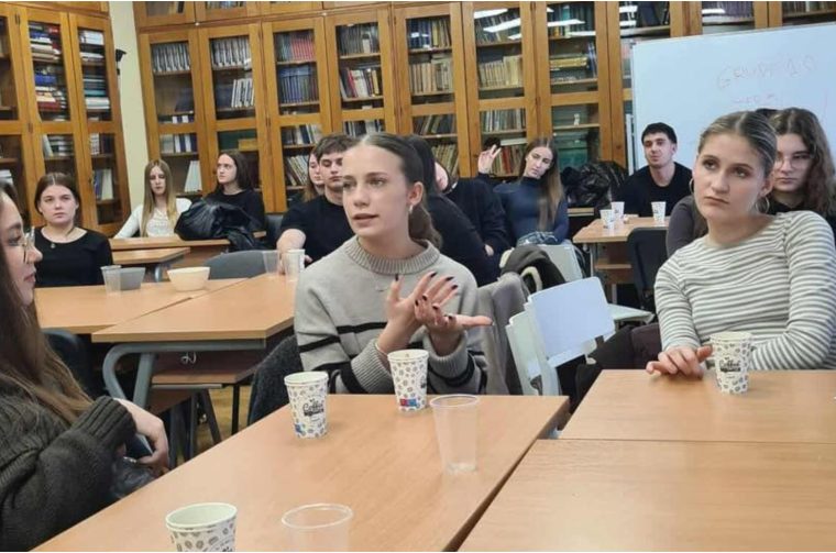 Gimnazija Josipa Slavenskog 3