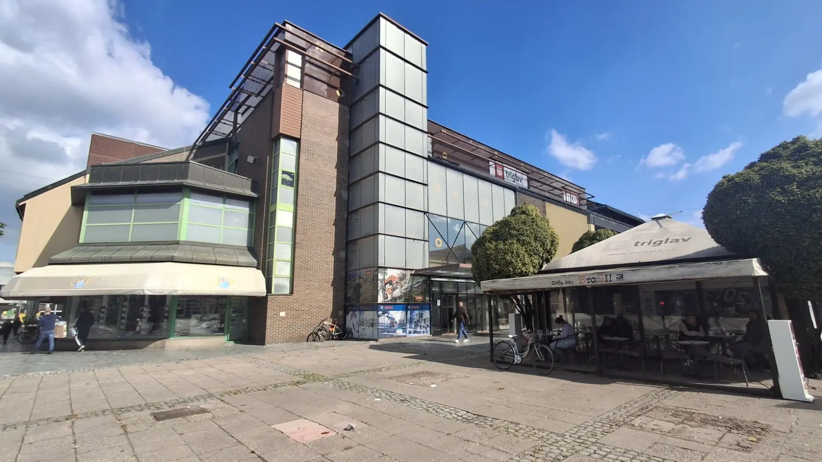 Franjo Vlah, Ena Vlah, Đuro Bel, Međimurka, robna kuća, Trg Republike (13) Franjo Vlah, Ena Vlah, Đuro Bel, Međimurka, robna kuća, Trg Republike (13)