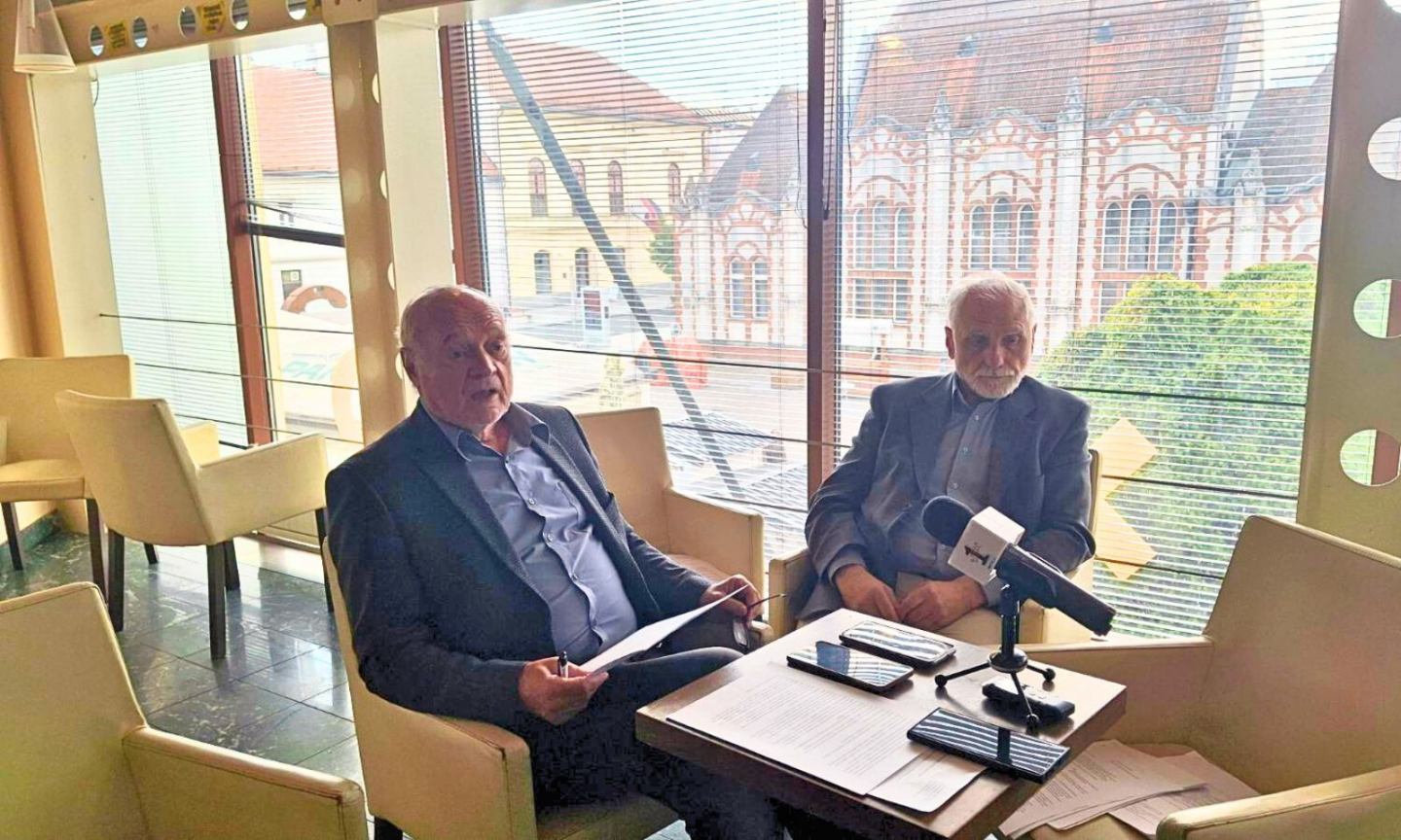 Franjo Vlah, Ena Vlah, Đuro Bel, Međimurka, robna kuća, Trg Republike (17) Franjo Vlah, Ena Vlah, Đuro Bel, Međimurka, robna kuća, Trg Republike (17)