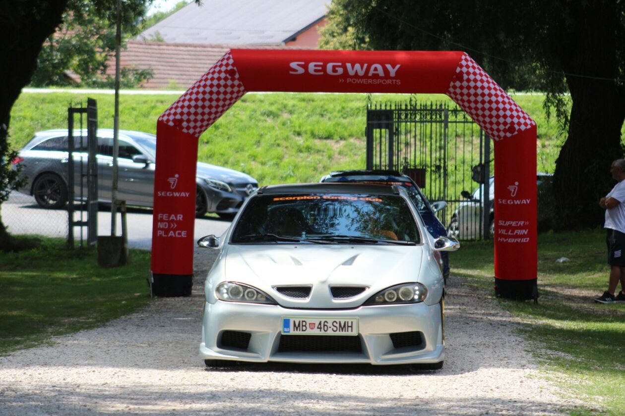 GARAGE FREAKS U AKCIJI Izletište Goričanec bruji od buke, dima i adrenalina – u tijeku je tuning car show (10)