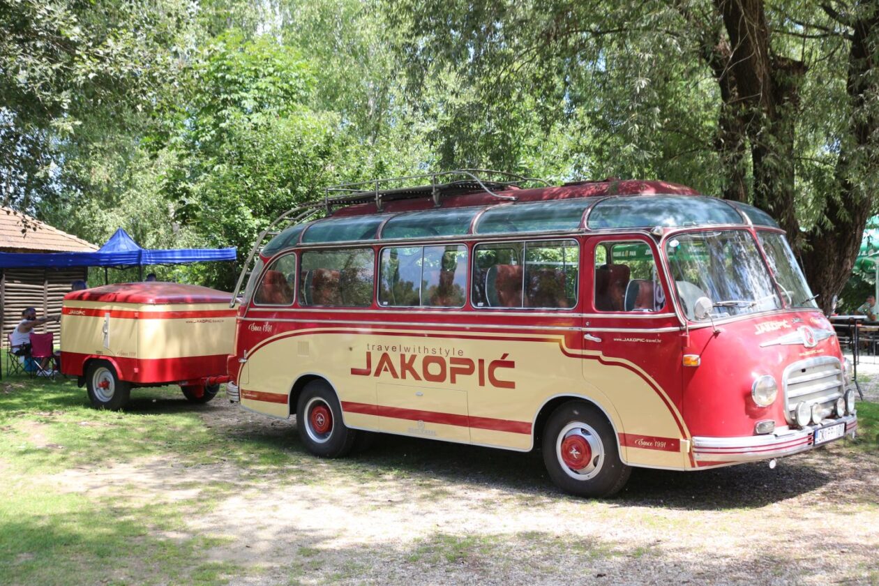 GARAGE FREAKS U AKCIJI Izletište Goričanec bruji od buke, dima i adrenalina – u tijeku je tuning car show (12)