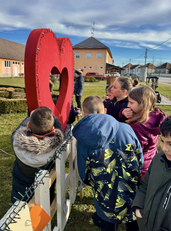 GARDINOVEC Djeca i članovi udruge Gardruža zajedno proslavili dan ispunjen smijehom i pjesmom (6)