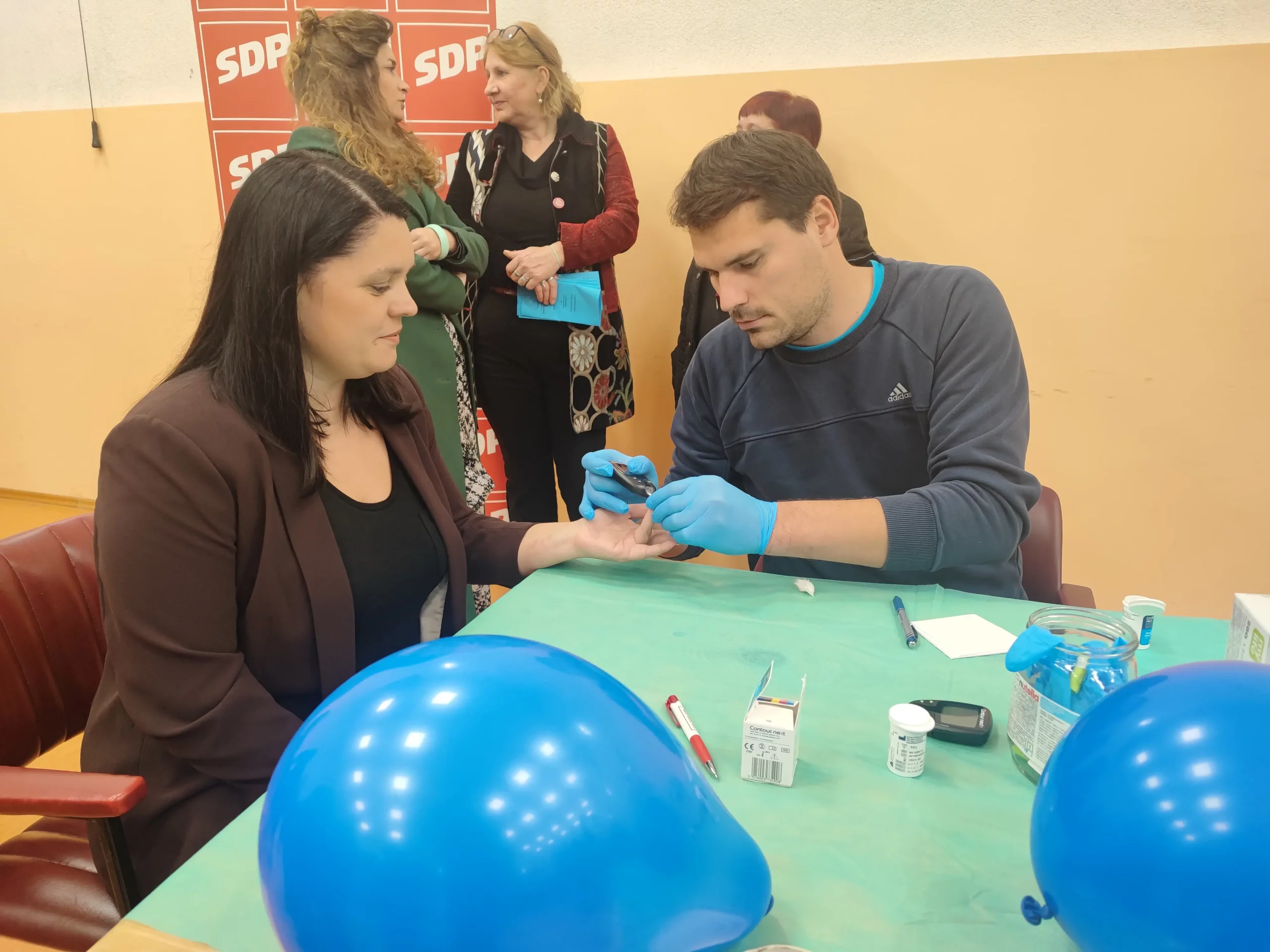 GARDINOVEC Održana javnozdravstvena akcija u kojoj su mještani provjerili svoj tlak i šećer u krvi (5) GARDINOVEC Održana javnozdravstvena akcija u kojoj su mještani provjerili svoj tlak i šećer u krvi (5)