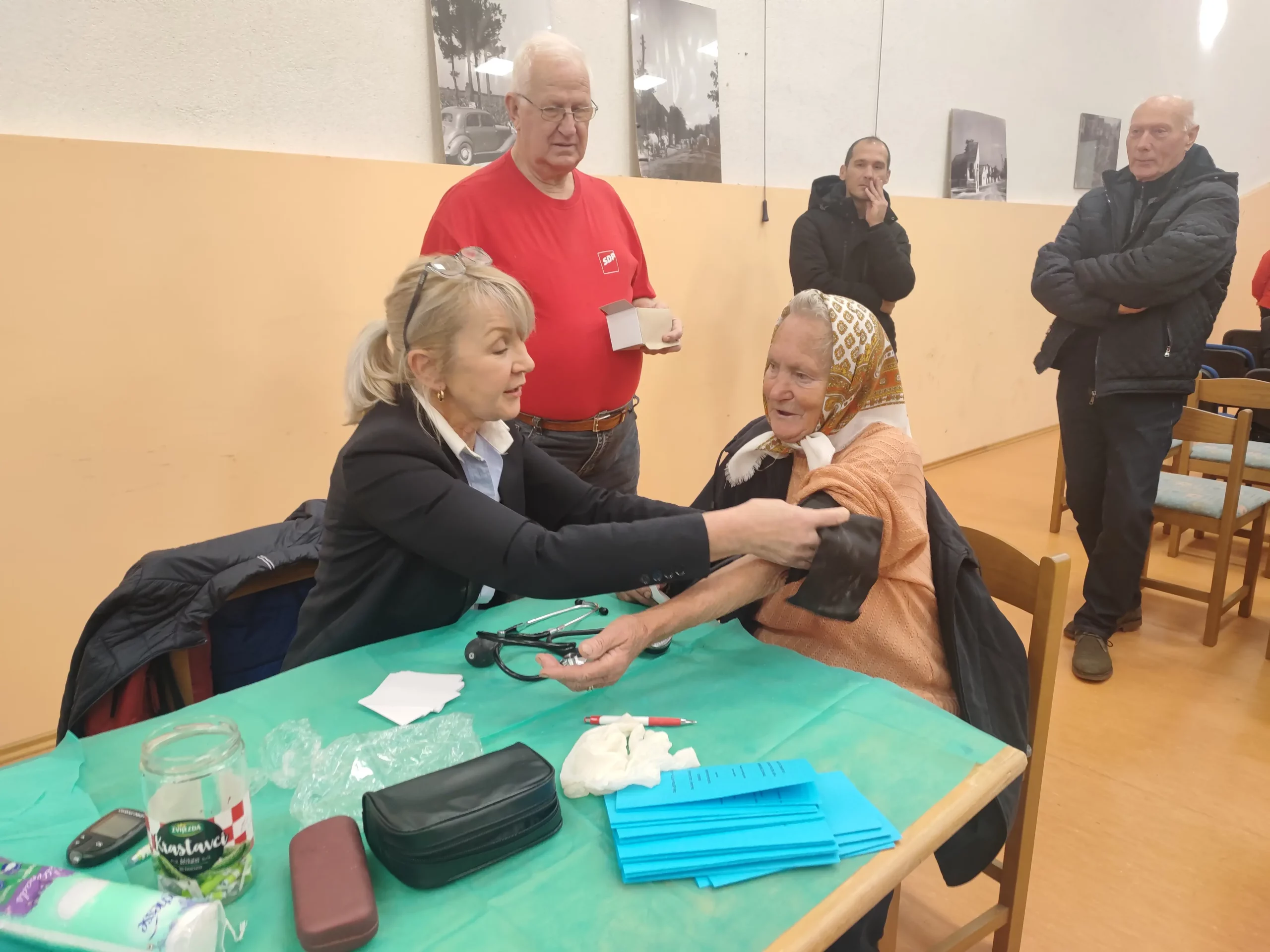 GARDINOVEC Održana javnozdravstvena akcija u kojoj su mještani provjerili svoj tlak i šećer u krvi (6) GARDINOVEC Održana javnozdravstvena akcija u kojoj su mještani provjerili svoj tlak i šećer u krvi (6)