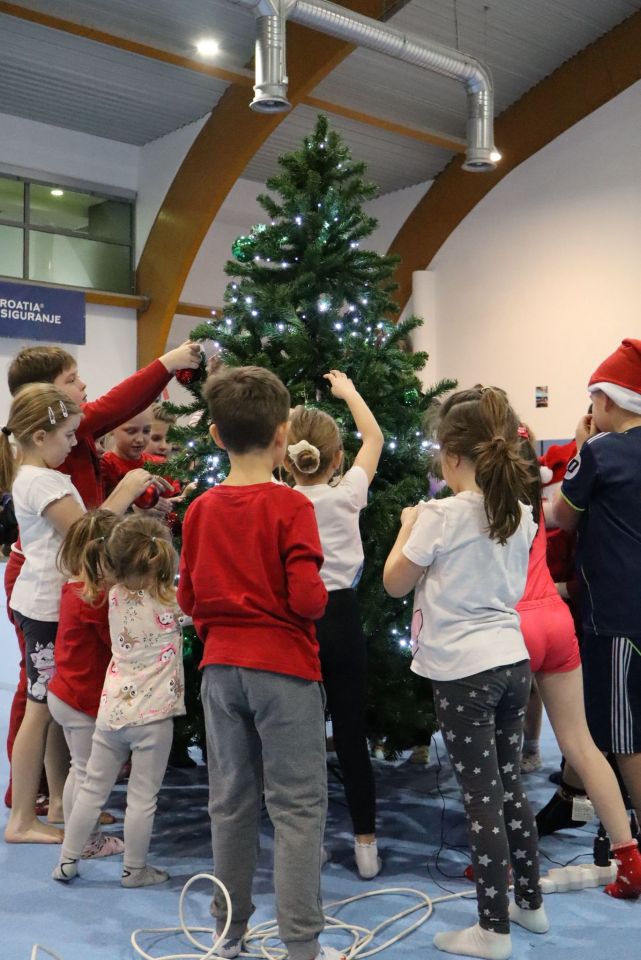 GIMNASTIČKI KLUB NEDELIŠĆE Puna dvorana i blagdanski ugođaj na dječjoj priredbi (6) GIMNASTIČKI KLUB NEDELIŠĆE Puna dvorana i blagdanski ugođaj na dječjoj priredbi (6)