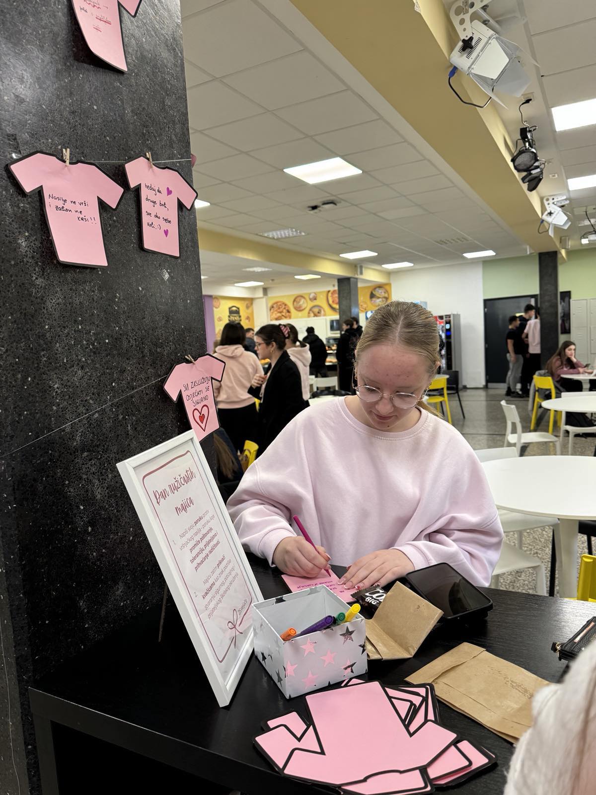 GIMNAZIJA JOSIPA SLAVENSKOG ČAKOVEC – ružičaste majce (3)