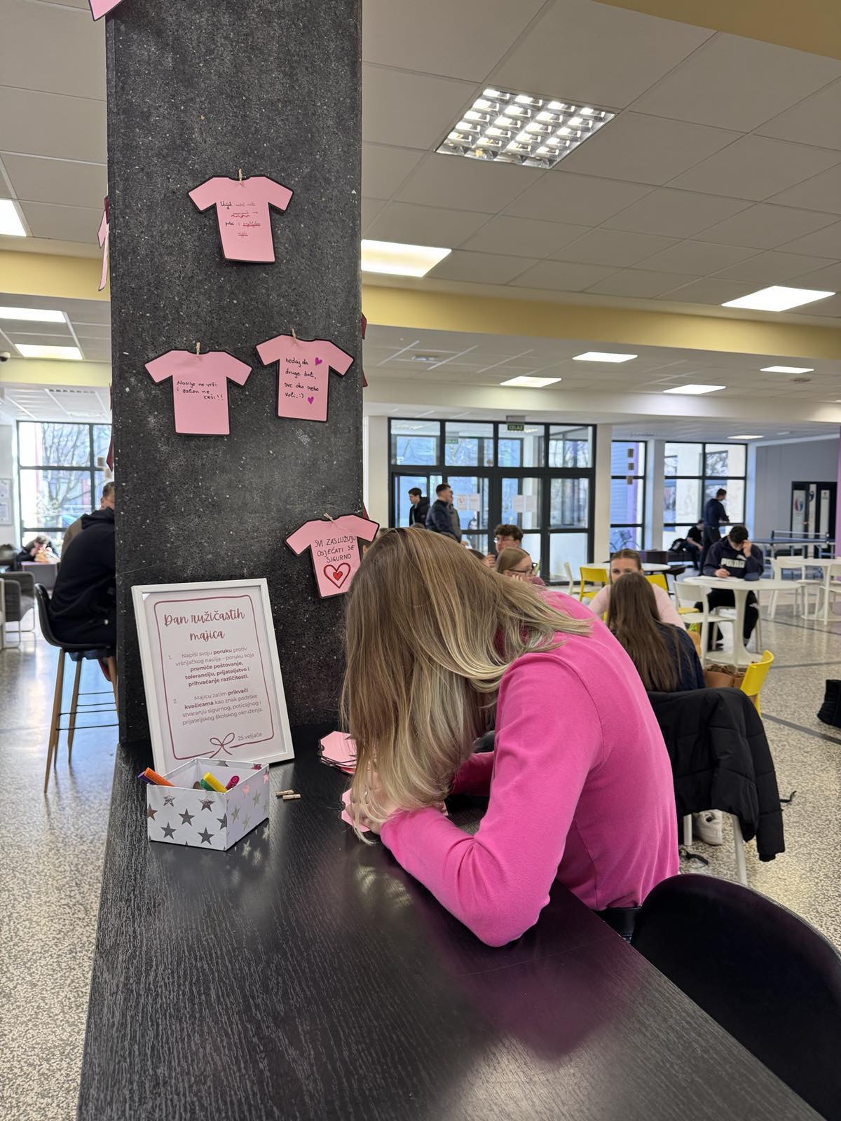 GIMNAZIJA JOSIPA SLAVENSKOG ČAKOVEC – ružičaste majce (5)