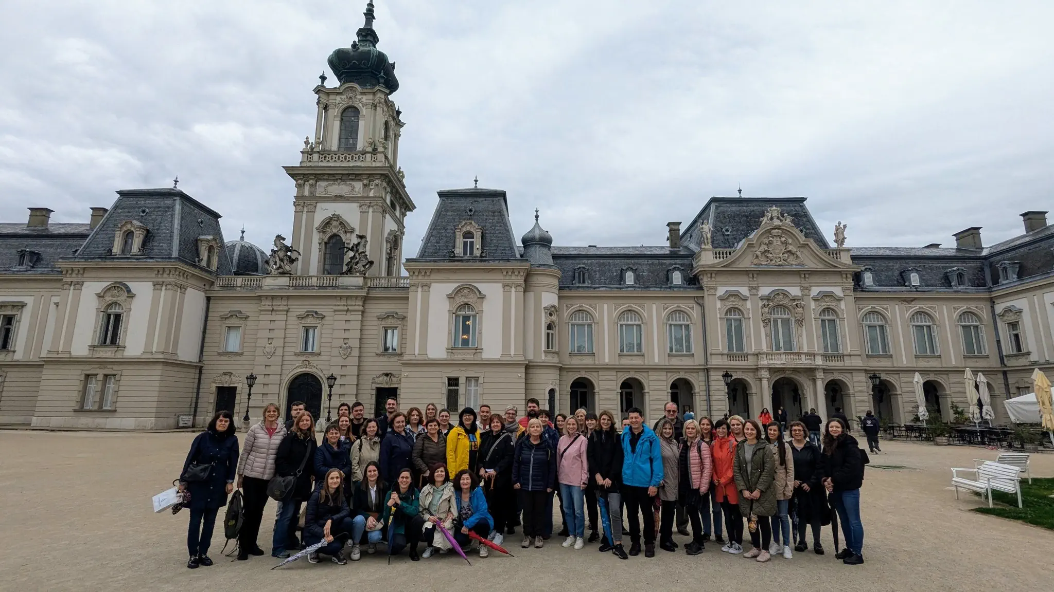 GIMNAZIJA JOSIPA SLAVENSKOG Svjetski dan učitelja proslavljen uz nezaboravan izlet u Mađarsku Povijest, priroda i veslanje (1) GIMNAZIJA JOSIPA SLAVENSKOG Svjetski dan učitelja proslavljen uz nezaboravan izlet u Mađarsku Povijest, priroda i veslanje (1)