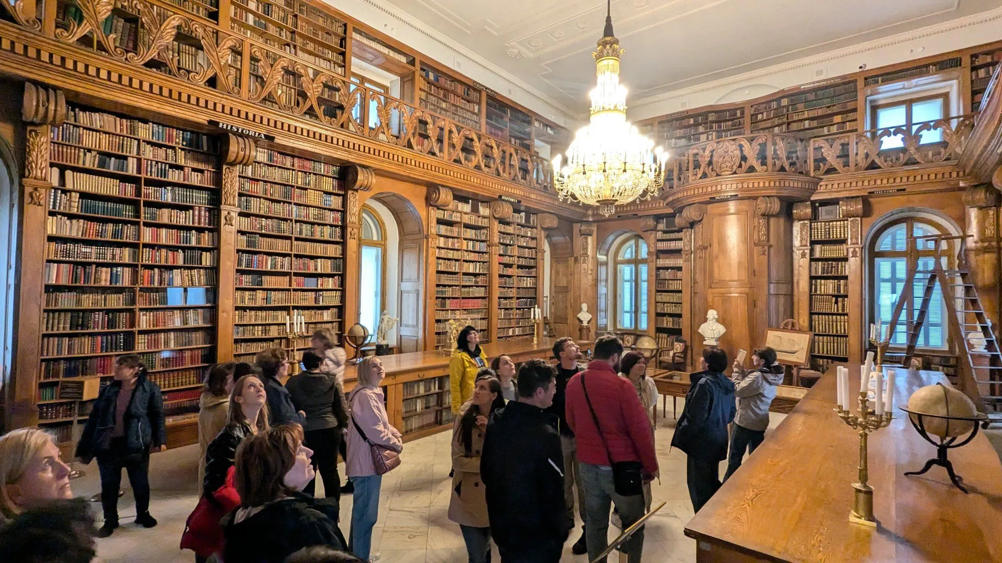 GIMNAZIJA JOSIPA SLAVENSKOG Svjetski dan učitelja proslavljen uz nezaboravan izlet u Mađarsku Povijest, priroda i veslanje (5) GIMNAZIJA JOSIPA SLAVENSKOG Svjetski dan učitelja proslavljen uz nezaboravan izlet u Mađarsku Povijest, priroda i veslanje (5)