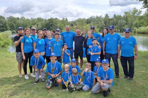 GLAVATICA UČI MLADE Mali ribolovci zablistali na Perutnici (1)