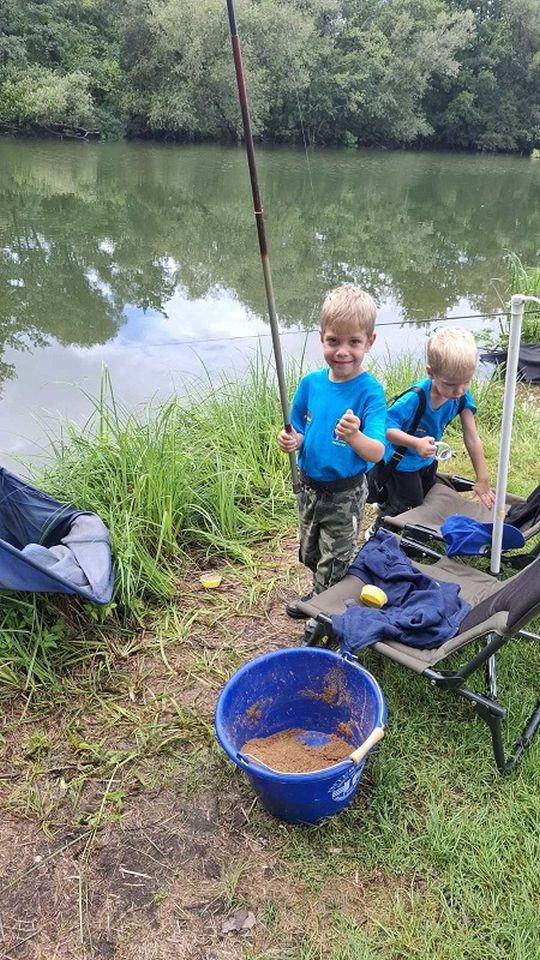 GLAVATICA UČI MLADE Mali ribolovci zablistali na Perutnici (8)