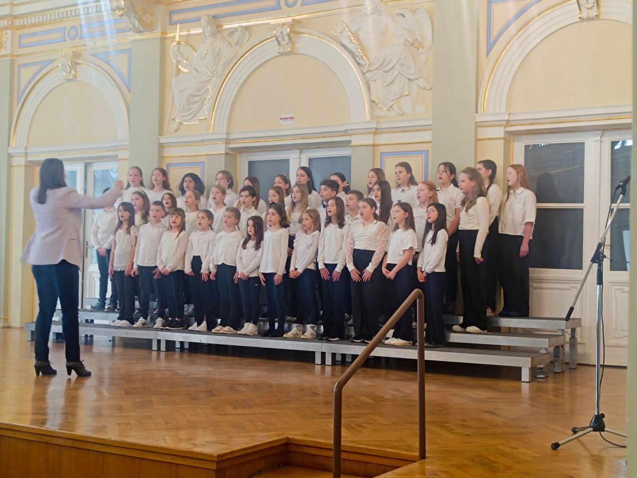 GLAZBENI TRIJUMF Mali zbor OŠ Petar Zrinski Šenkovec osvojio zlatnu plaketu