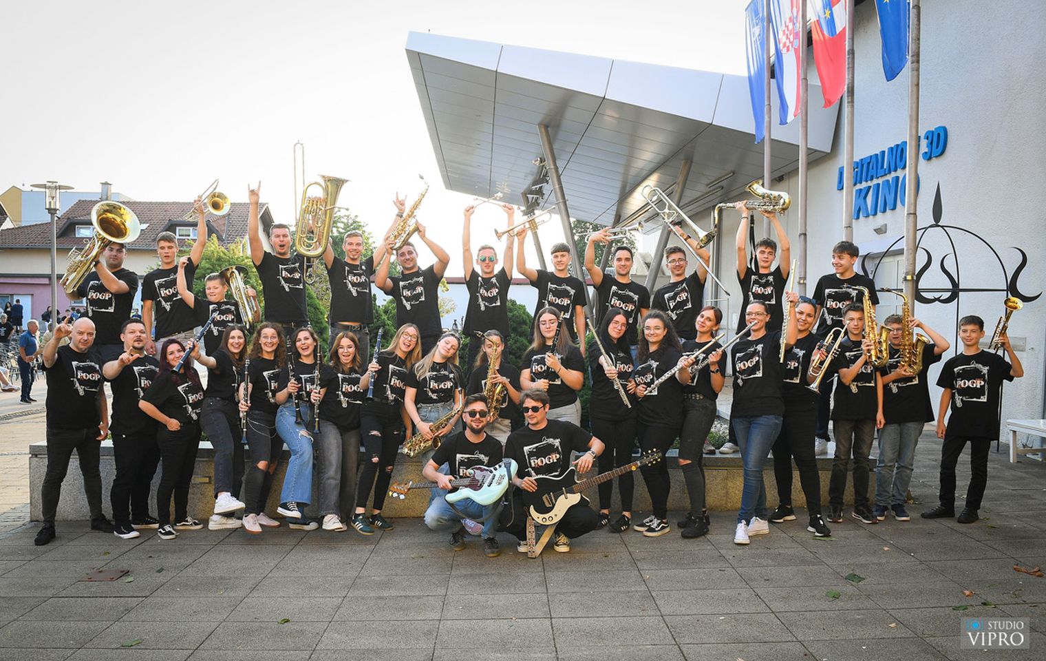 GODIŠNJI KONCERT Puhači Preloga donijeli rock atmosferu i puni trg glazbene energije (13) GODIŠNJI KONCERT Puhači Preloga donijeli rock atmosferu i puni trg glazbene energije (13)