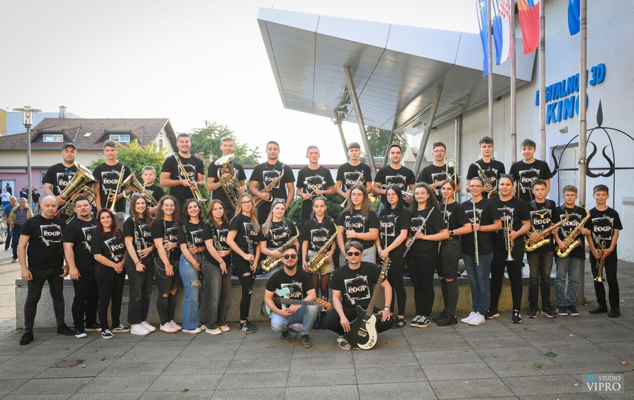 GODIŠNJI KONCERT Puhači Preloga donijeli rock atmosferu i puni trg glazbene energije (14)