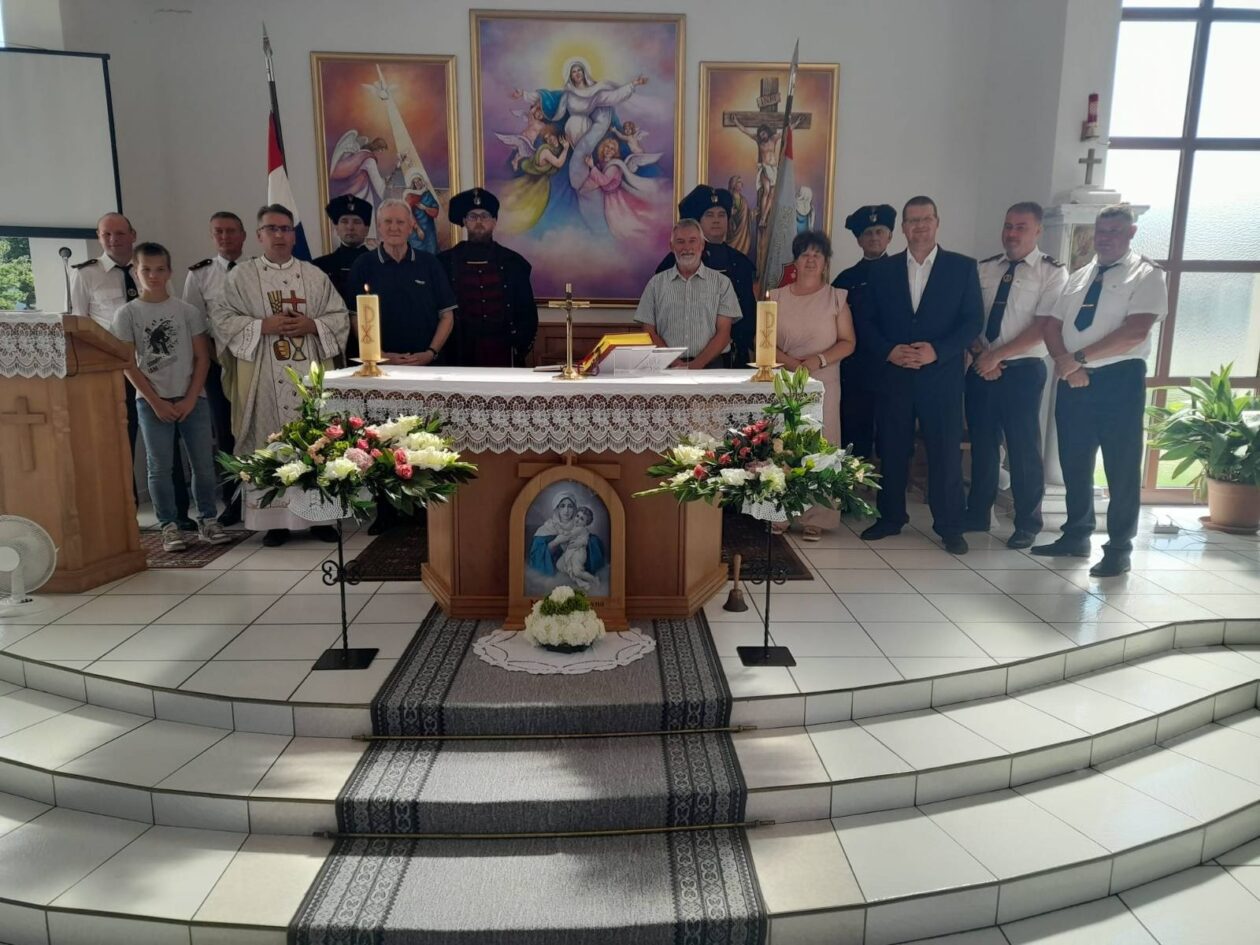 GORNJI KURŠANEC Franjo Mustač Medarov oslikao oltarni triptih za kapelu (3)