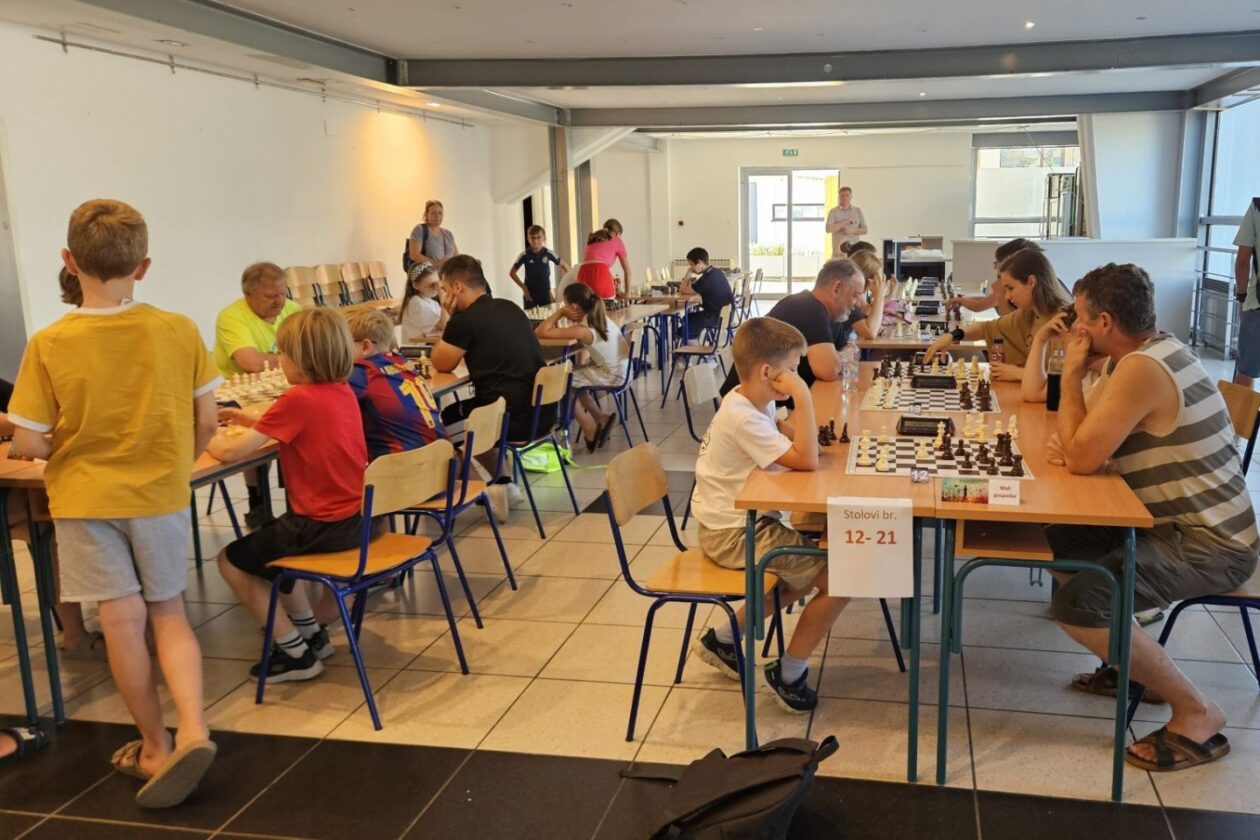 GOSPODAR ČAKOVCA Više od 130 šahista na turniru u Graditeljskoj školi (1) GOSPODAR ČAKOVCA Više od 130 šahista na turniru u Graditeljskoj školi (1)