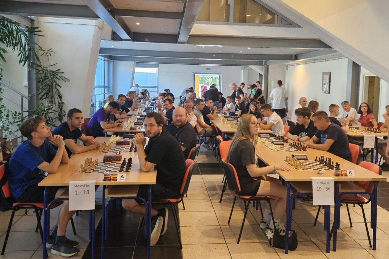 GOSPODAR ČAKOVCA Više od 130 šahista na turniru u Graditeljskoj školi (9) GOSPODAR ČAKOVCA Više od 130 šahista na turniru u Graditeljskoj školi (9)