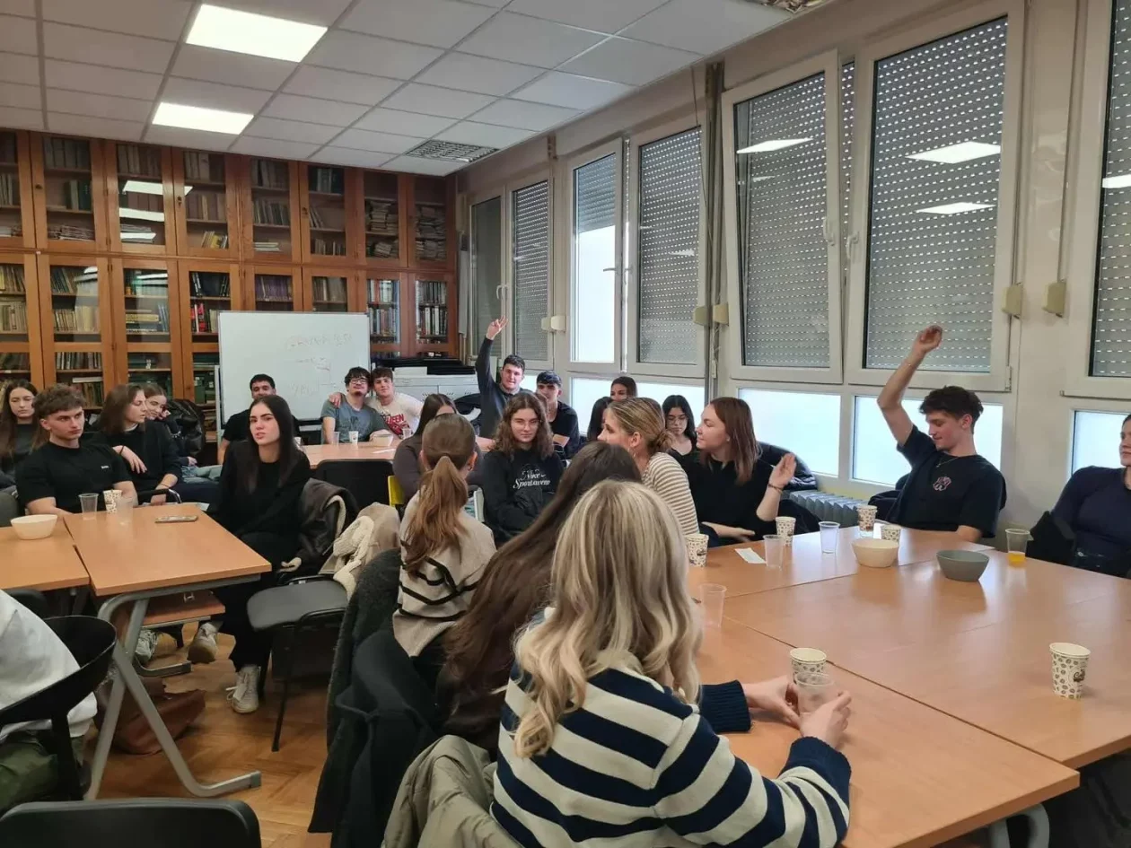 Gimnazija Josipa Slavenskog 2