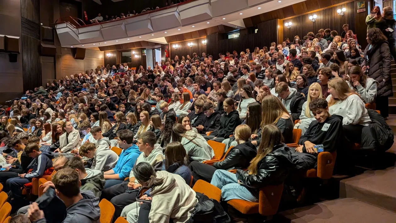 Gimnazija Josipa Slavenskog 2 Gimnazija Josipa Slavenskog 2