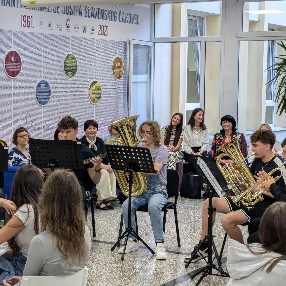 Gimnazija Josipa Slavenskog Čakovec – nova godina 2024 (6) Gimnazija Josipa Slavenskog Čakovec – nova godina 2024 (6)