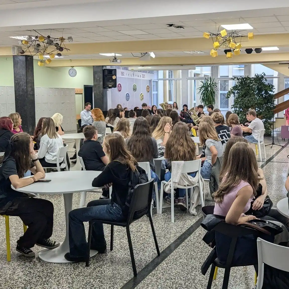 Gimnazija Josipa Slavenskog Čakovec – nova godina 2024 (7) Gimnazija Josipa Slavenskog Čakovec – nova godina 2024 (7)