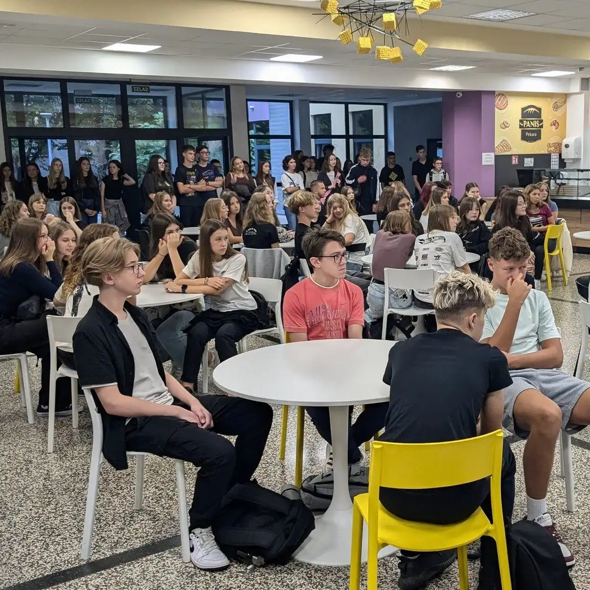 Gimnazija Josipa Slavenskog Čakovec – nova godina 2024 (9) Gimnazija Josipa Slavenskog Čakovec – nova godina 2024 (9)