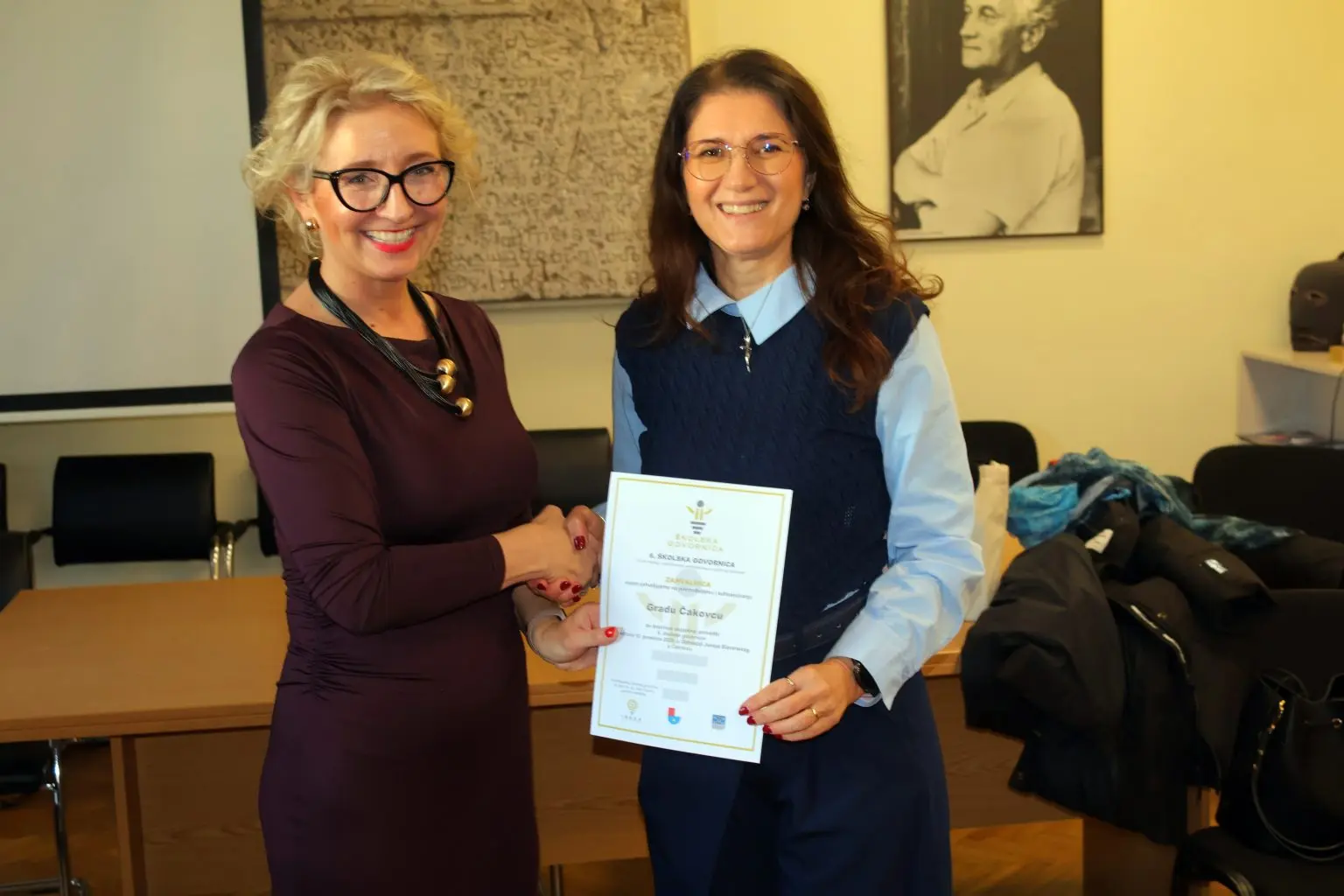 Gimnazija Josipa Slavenskog Školska govornica (1) Gimnazija Josipa Slavenskog Školska govornica (1)