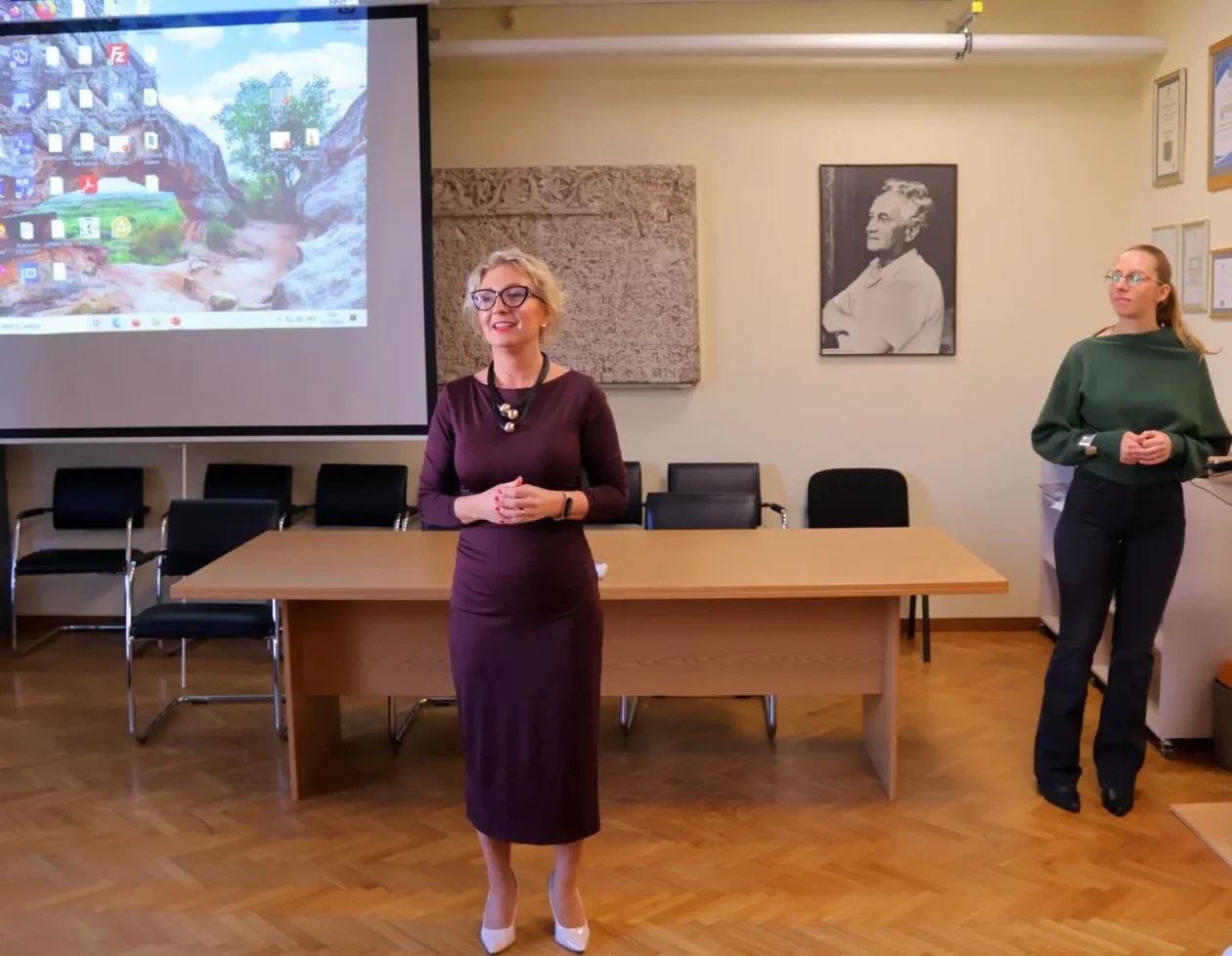 Gimnazija Josipa Slavenskog Školska govornica (10) Gimnazija Josipa Slavenskog Školska govornica (10)