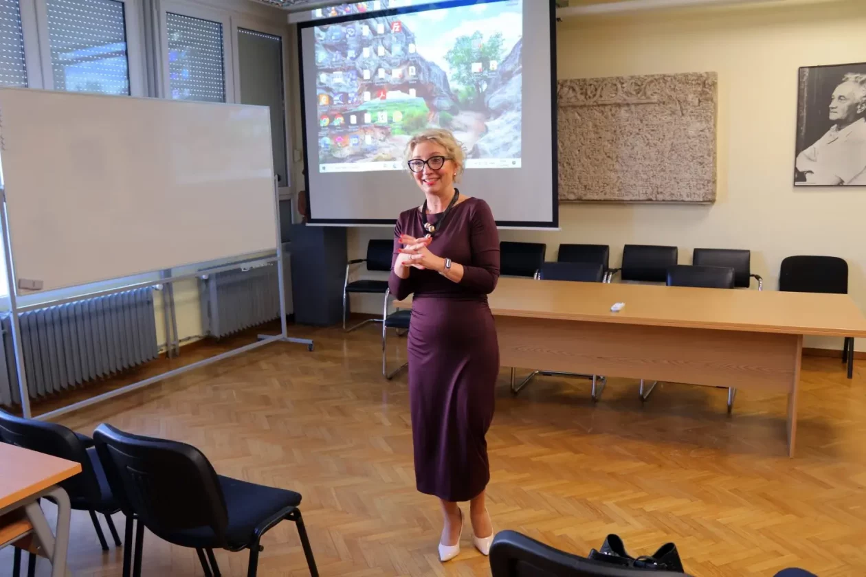 Gimnazija Josipa Slavenskog Školska govornica (11) Gimnazija Josipa Slavenskog Školska govornica (11)