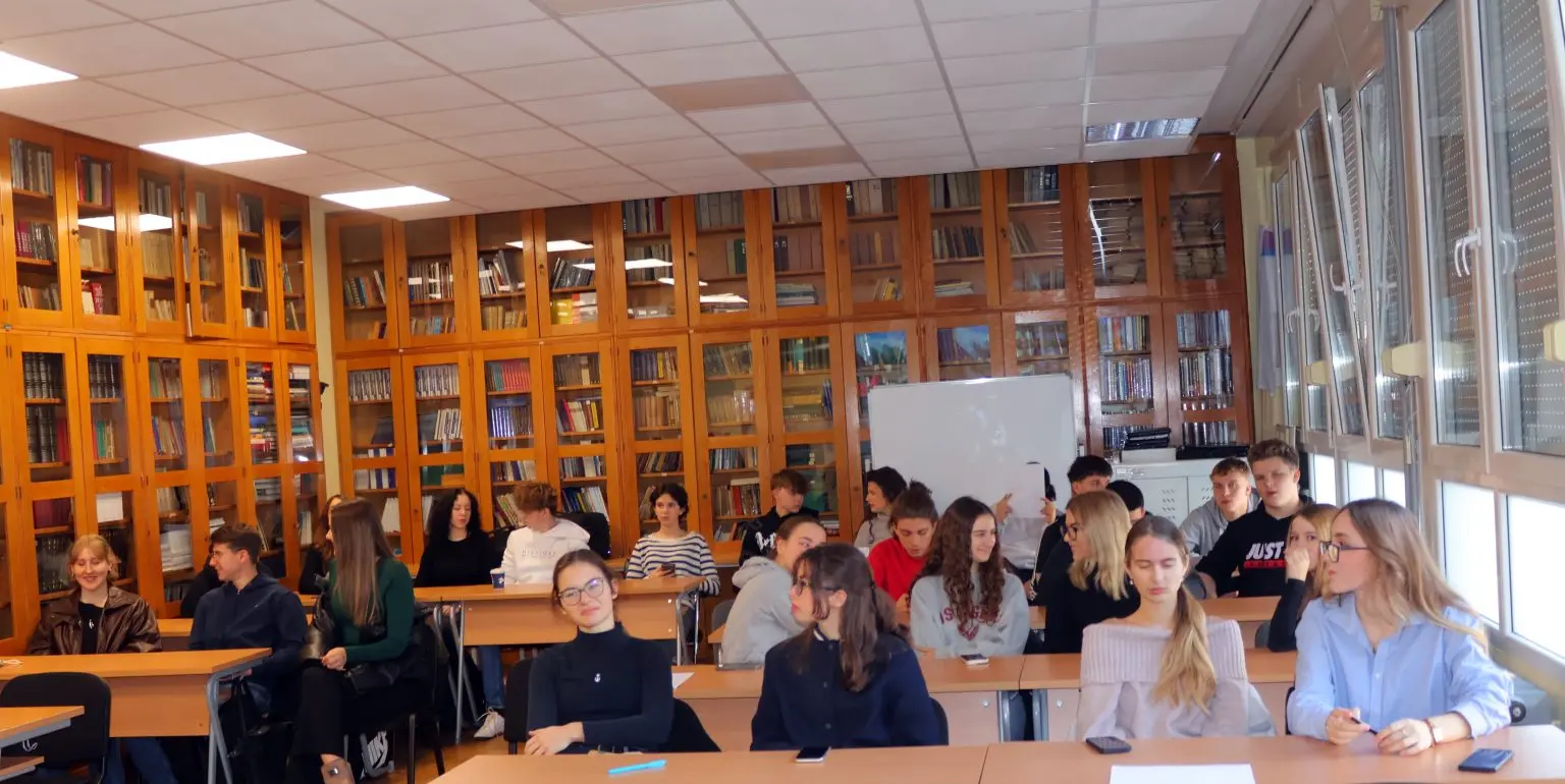 Gimnazija Josipa Slavenskog Školska govornica (12) Gimnazija Josipa Slavenskog Školska govornica (12)