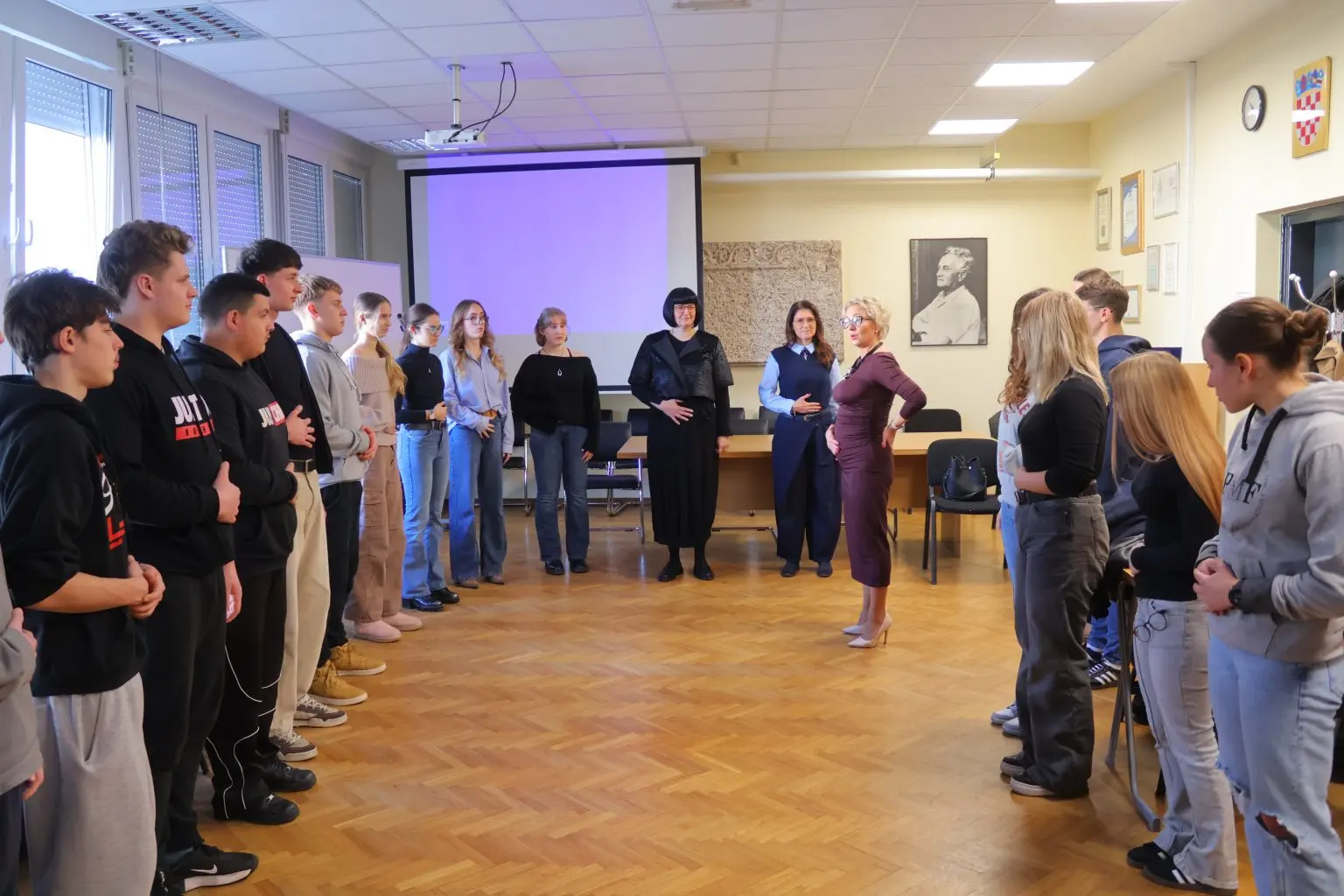 Gimnazija Josipa Slavenskog Školska govornica (5) Gimnazija Josipa Slavenskog Školska govornica (5)