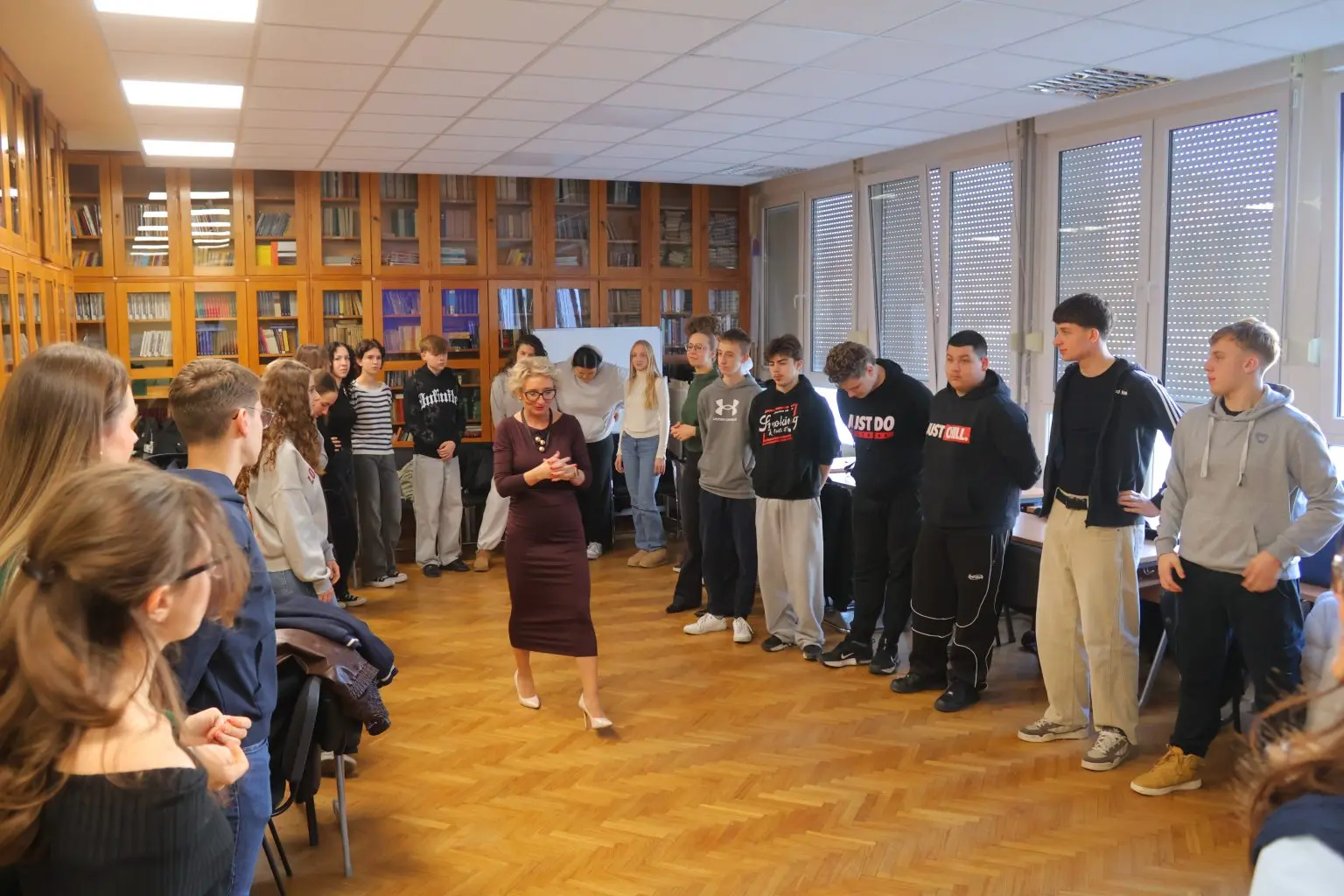 Gimnazija Josipa Slavenskog Školska govornica (6) Gimnazija Josipa Slavenskog Školska govornica (6)