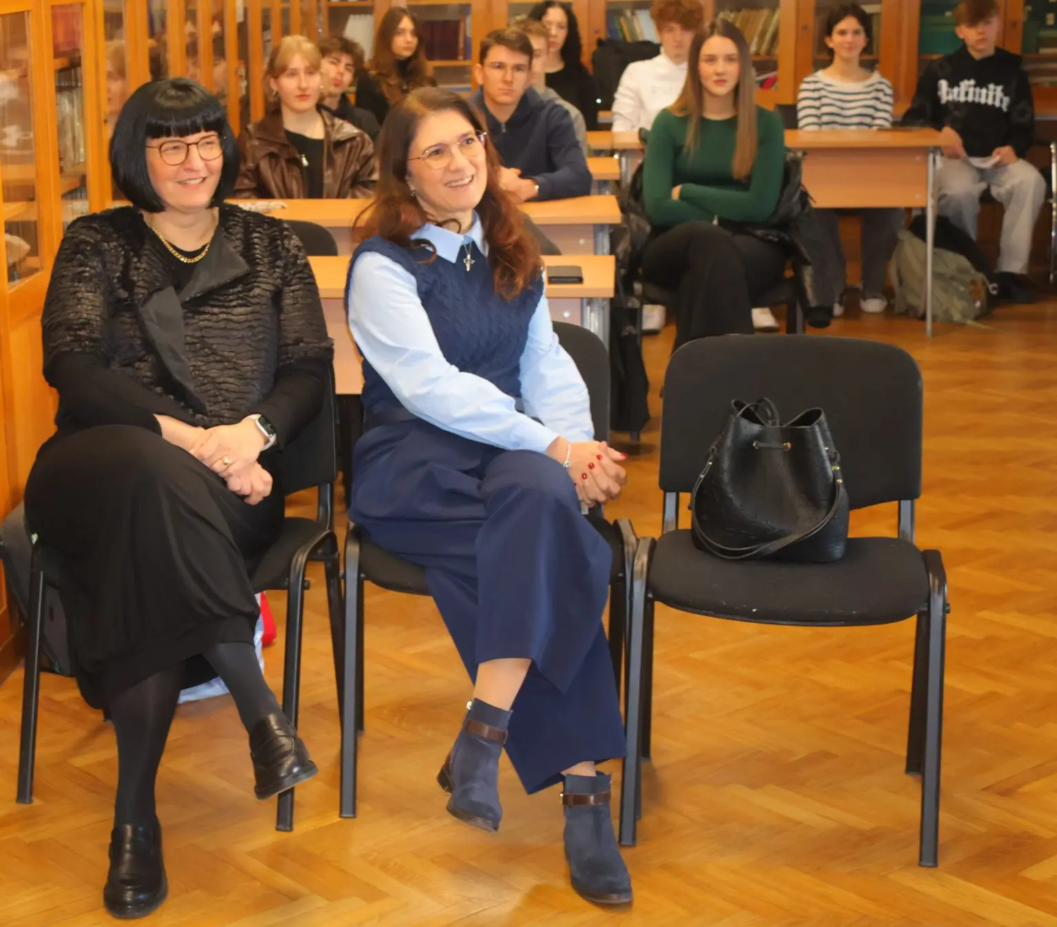 Gimnazija Josipa Slavenskog Školska govornica (8) Gimnazija Josipa Slavenskog Školska govornica (8)