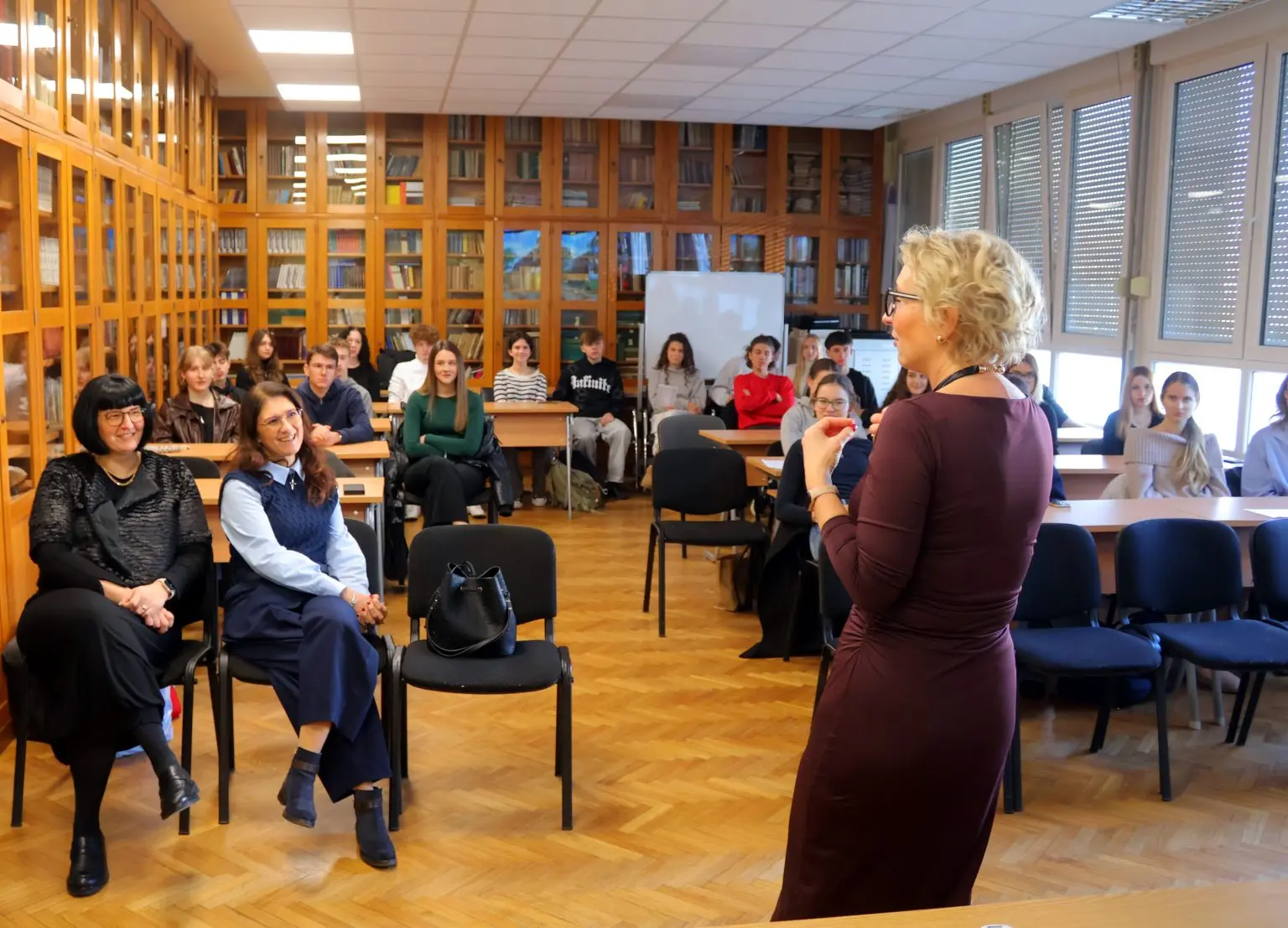 Gimnazija Josipa Slavenskog Školska govornica (9) Gimnazija Josipa Slavenskog Školska govornica (9)