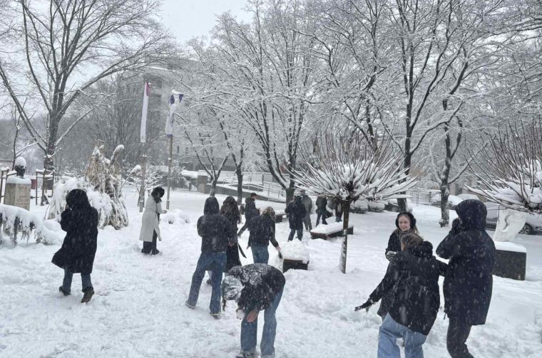 Gimnazija josipa slavenskog 3a snijeg (3) Gimnazija josipa slavenskog 3a snijeg (3)