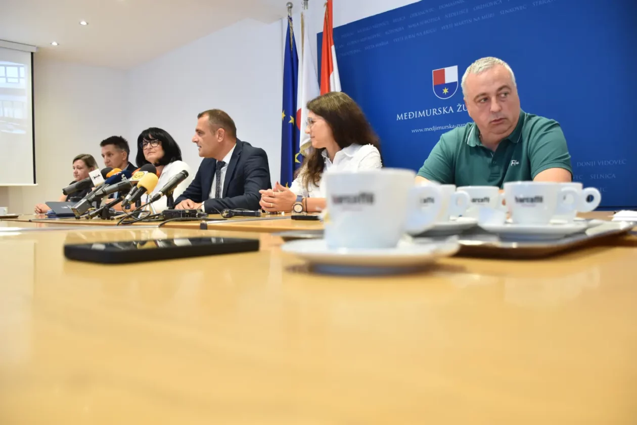 Gimnazija, ugovor, potpisivanje, Međimurska županija (4) Gimnazija, ugovor, potpisivanje, Međimurska županija (4)