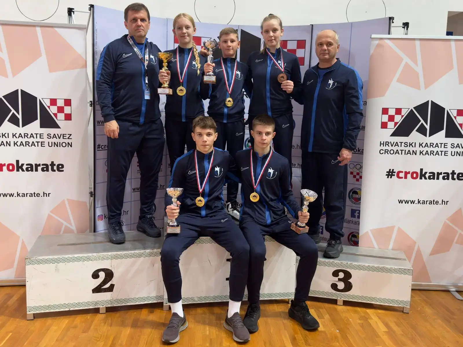 Gore – Dejan Slukić, Tesa Balog, Tino Panić Tena Vurušić, Mladen Vizinger. Dolje – Petar Slukić, David Bermanec Gore – Dejan Slukić, Tesa Balog, Tino Panić Tena Vurušić, Mladen Vizinger. Dolje – Petar Slukić, David Bermanec