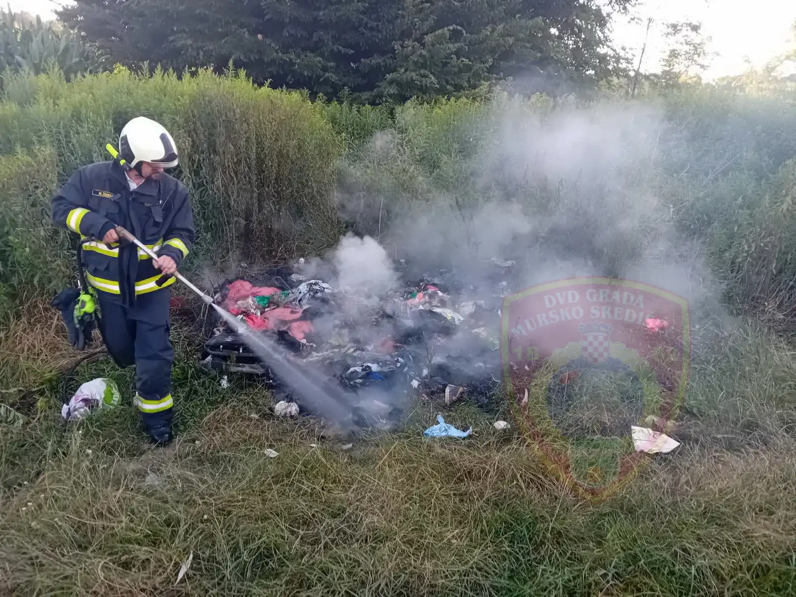 Gorjelo smeće u Štrukovcu (2)