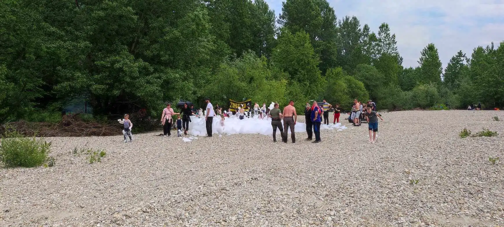 Gornji Hrašćan plaža – prvi maj 2024 (4) Gornji Hrašćan plaža – prvi maj 2024 (4)